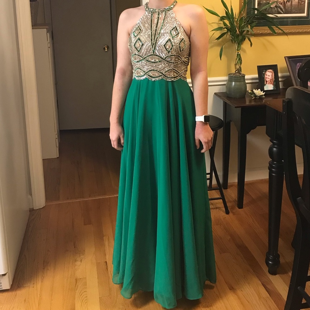 BEAUTIFUL Emerald Green Prom Dress